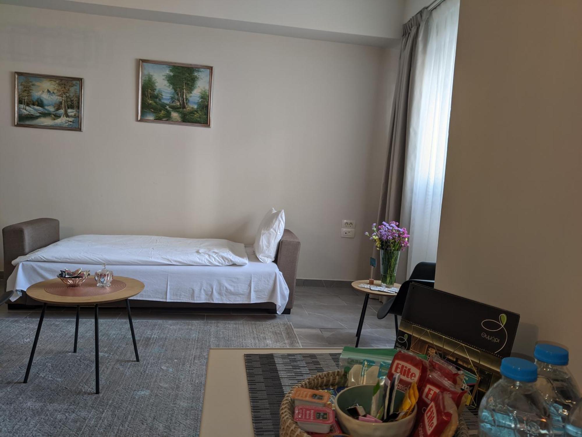 Aristo Apartment *
