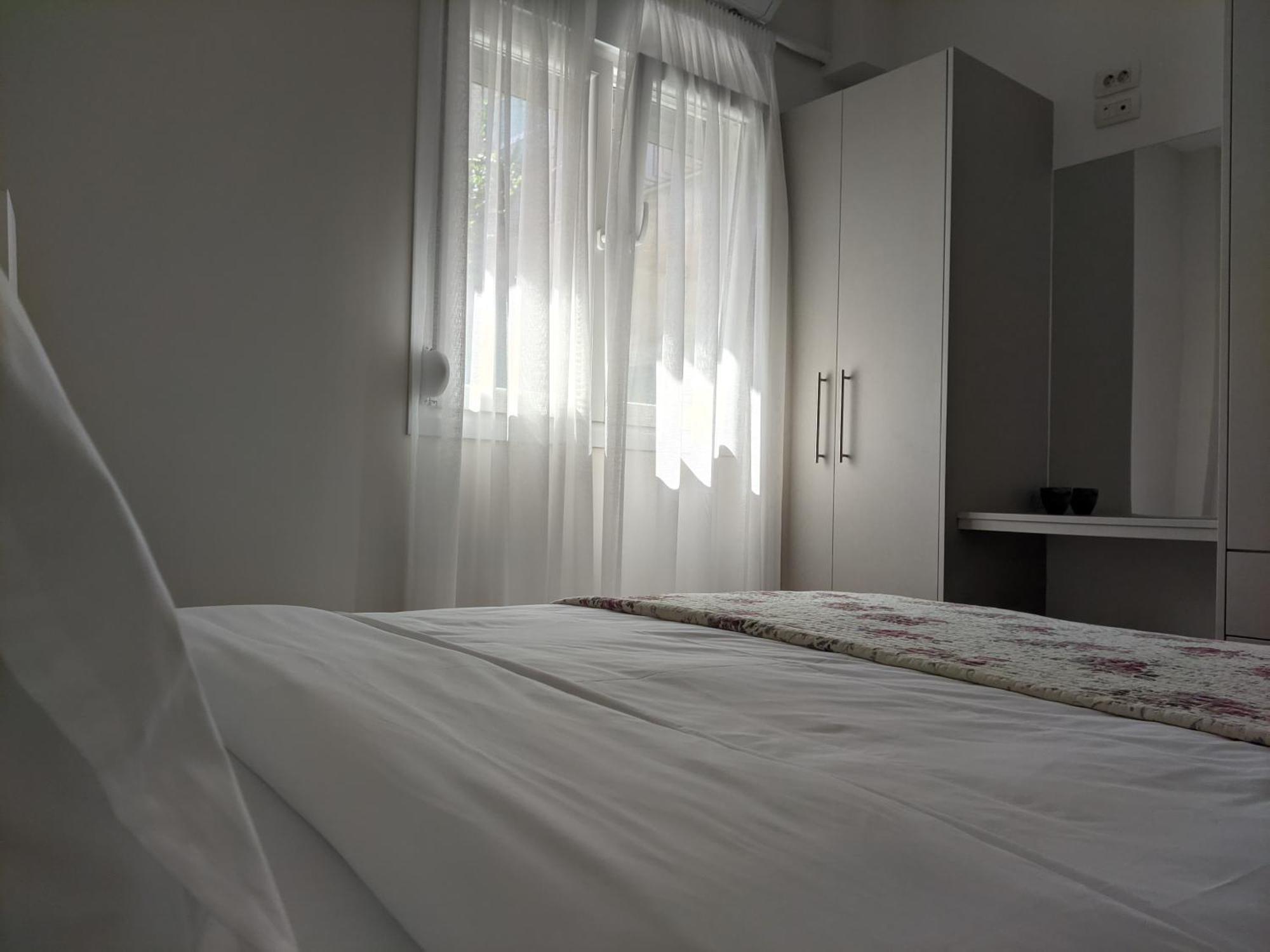 Aristo Apartment *
